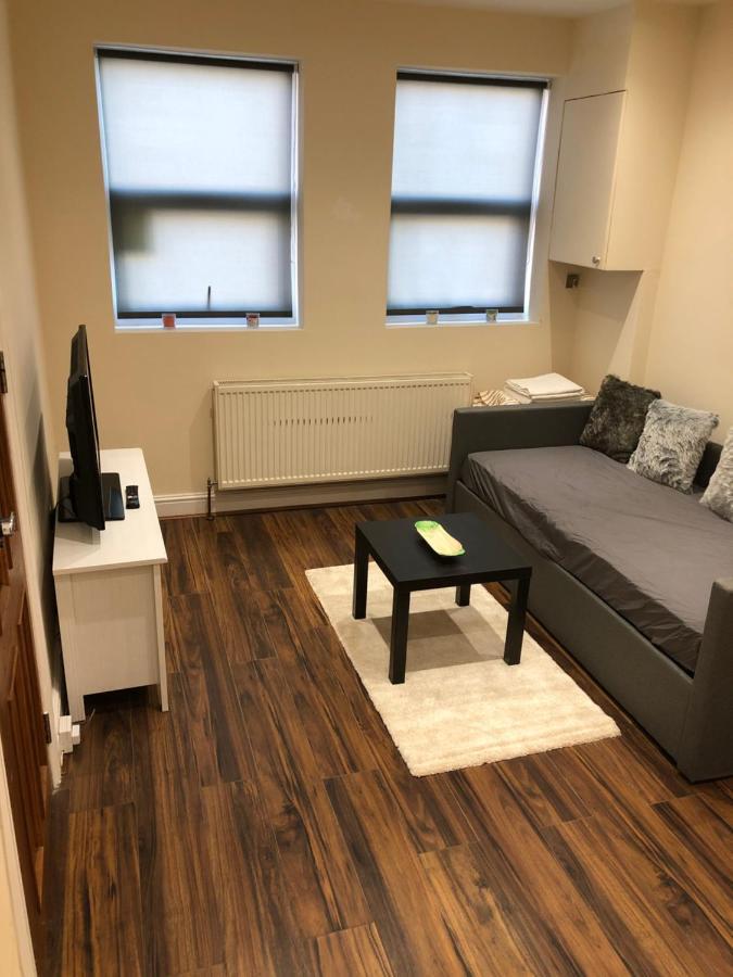 Greater London Holiday Let @ Hanwell Apartment Luaran gambar