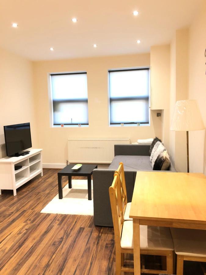 Greater London Holiday Let @ Hanwell Apartment Luaran gambar