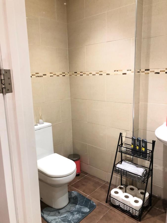Greater London Holiday Let @ Hanwell Apartment Luaran gambar