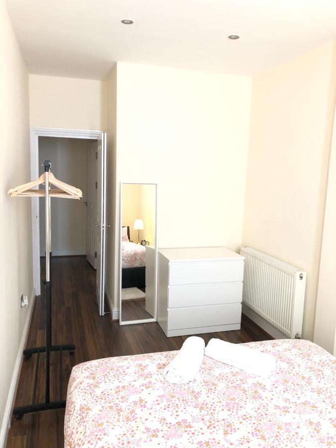 Greater London Holiday Let @ Hanwell Apartment Luaran gambar