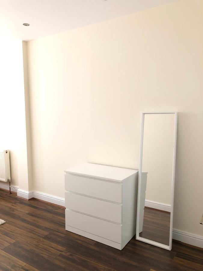 Greater London Holiday Let @ Hanwell Apartment Luaran gambar
